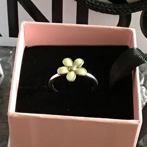 New Pandora flower ring